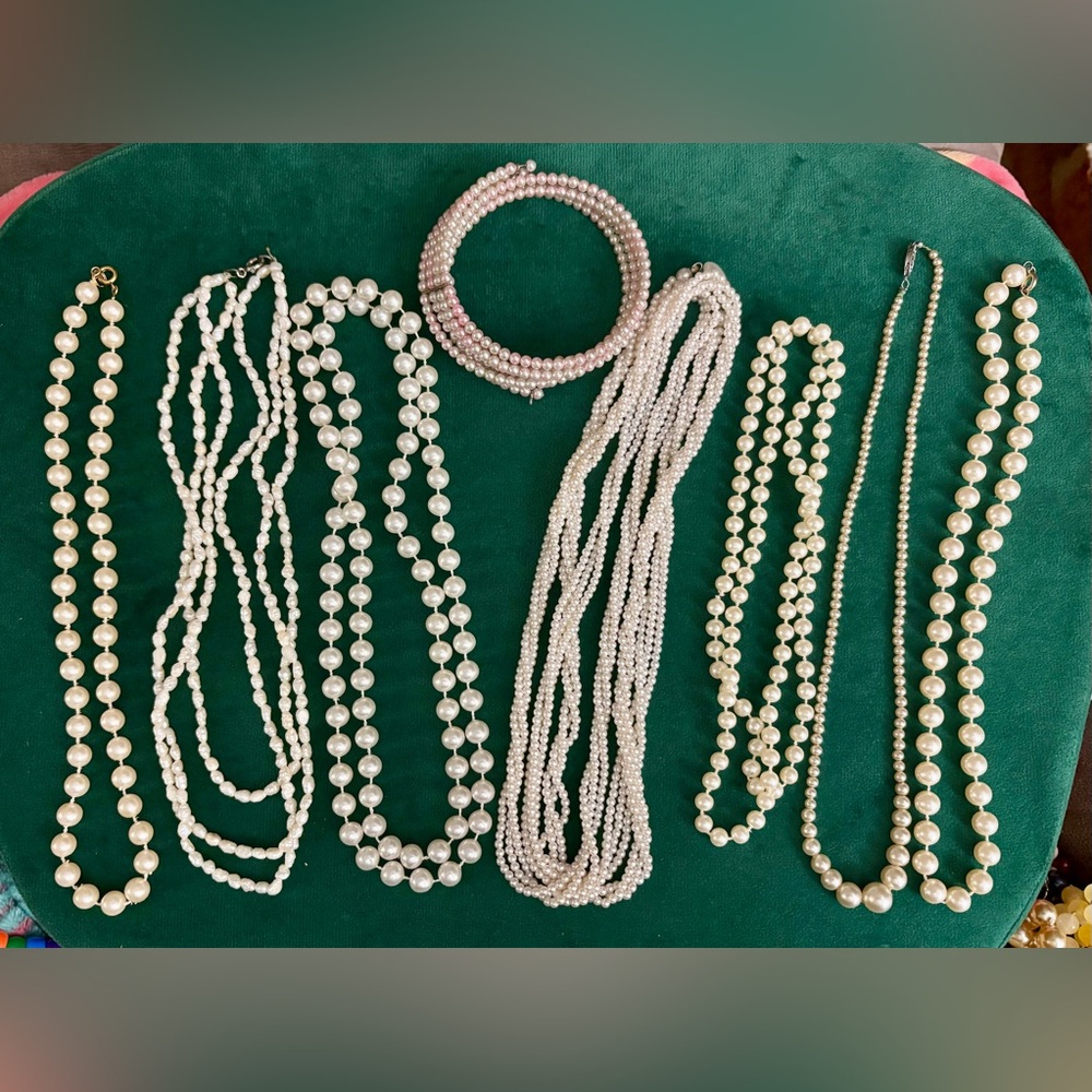Lot of 1 Freshwater Pearl Necklace, 6 Faux Pearl Necklaces and 1 Faux Bracelet